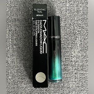 MAC Dazzleshadow Liquid Eyeshadow in Telepathic Teal